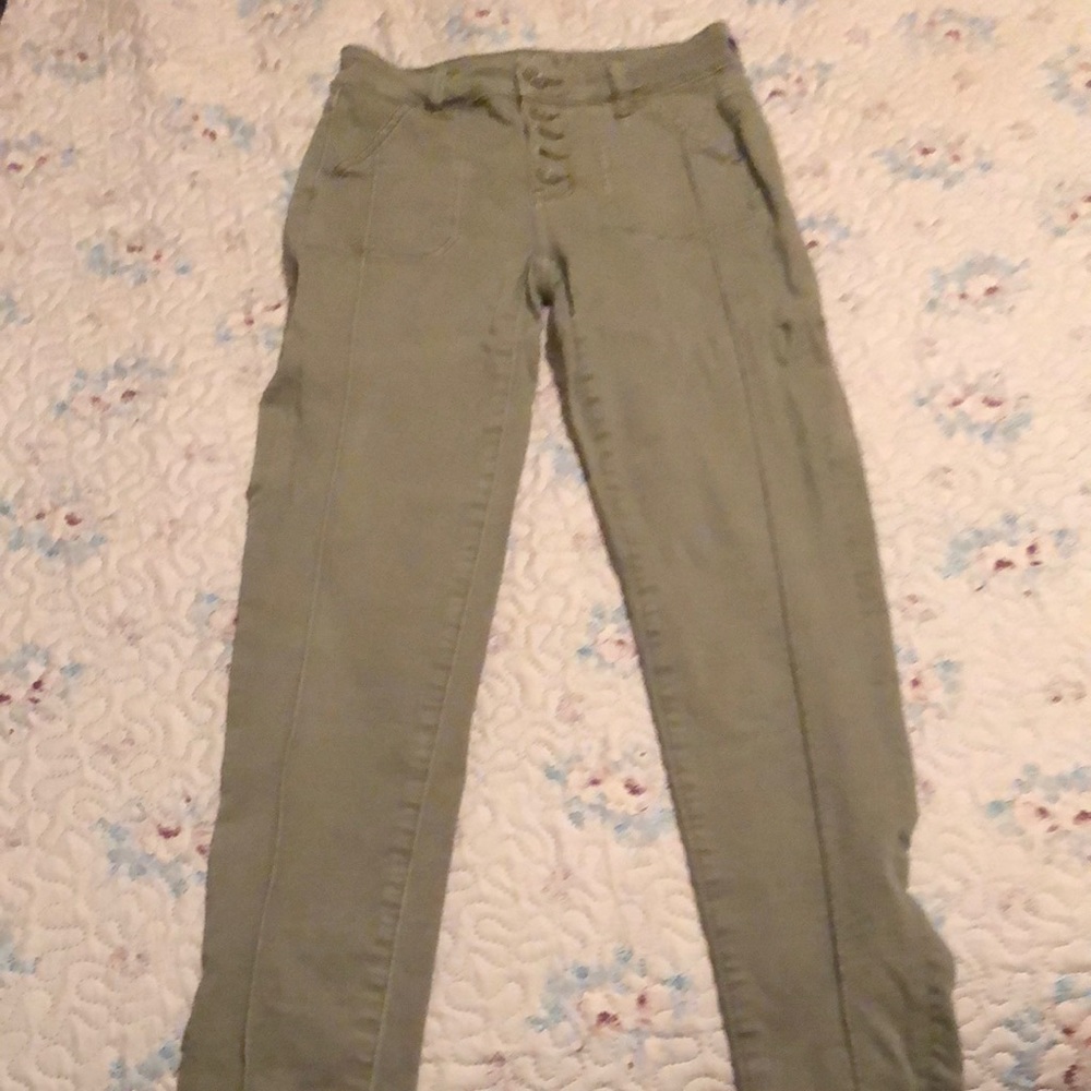American Eagle skinny jeans, army green in color size 4